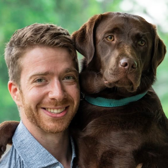 Daniel Sigurdsson with his chocolate brown lab